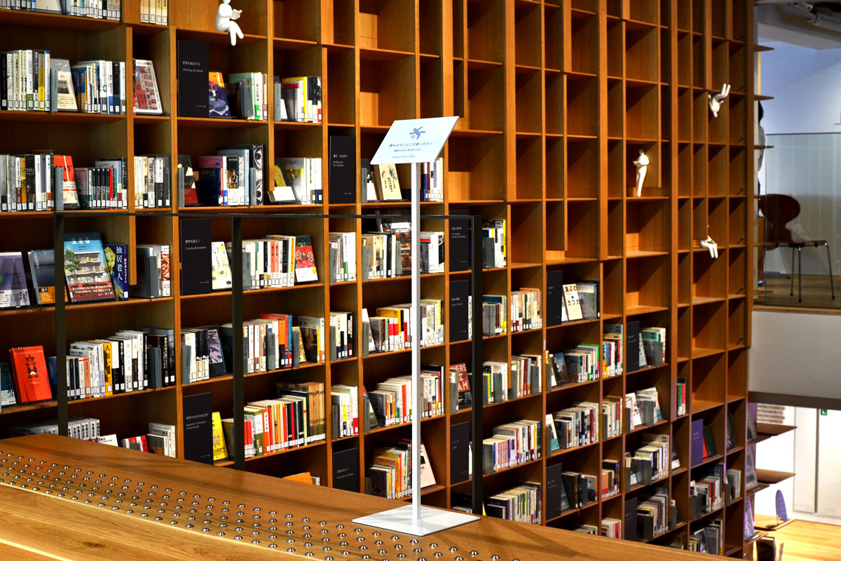 A5キャプションスタンド｜埼玉県吉川市の町工場 有限会社山口製作所 オリジナル店舗什器デザイン製品