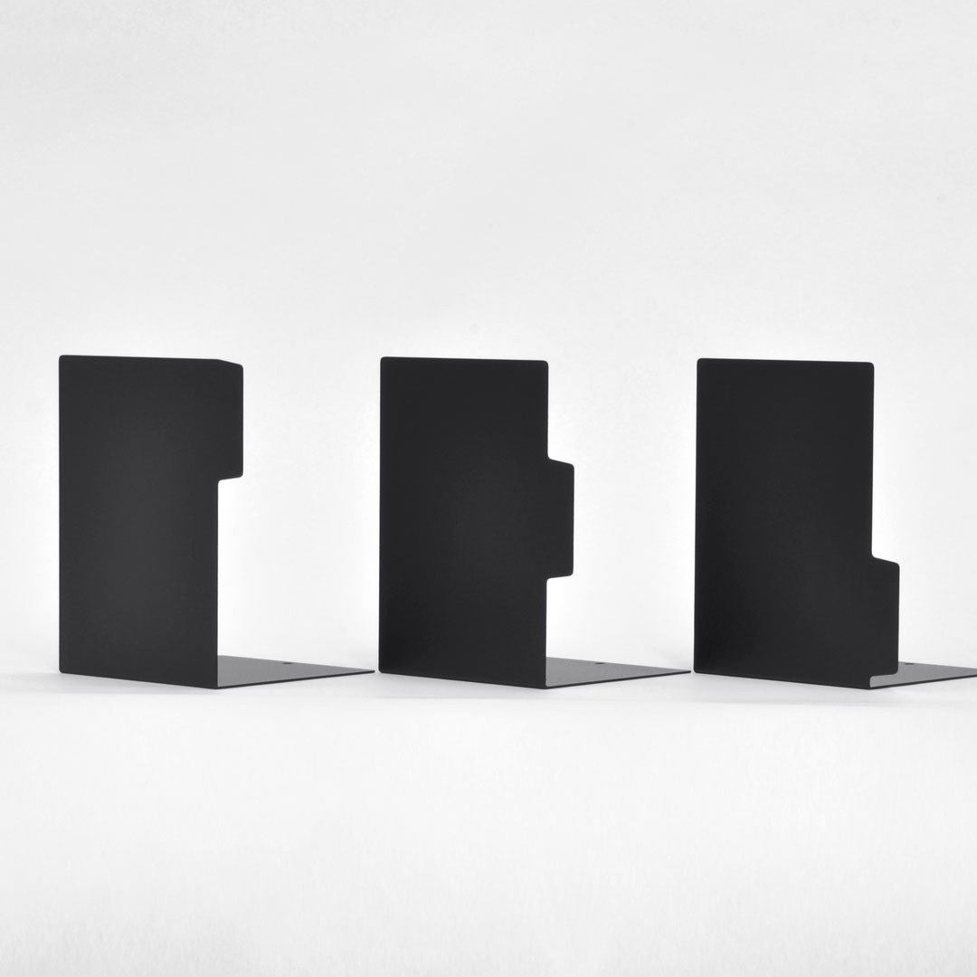 文庫本サイズの本立てブックエンド インデックス｜金属加工を生業とする埼玉県吉川市の町工場 有限会社山口製作所 オリジナルデザイン製品