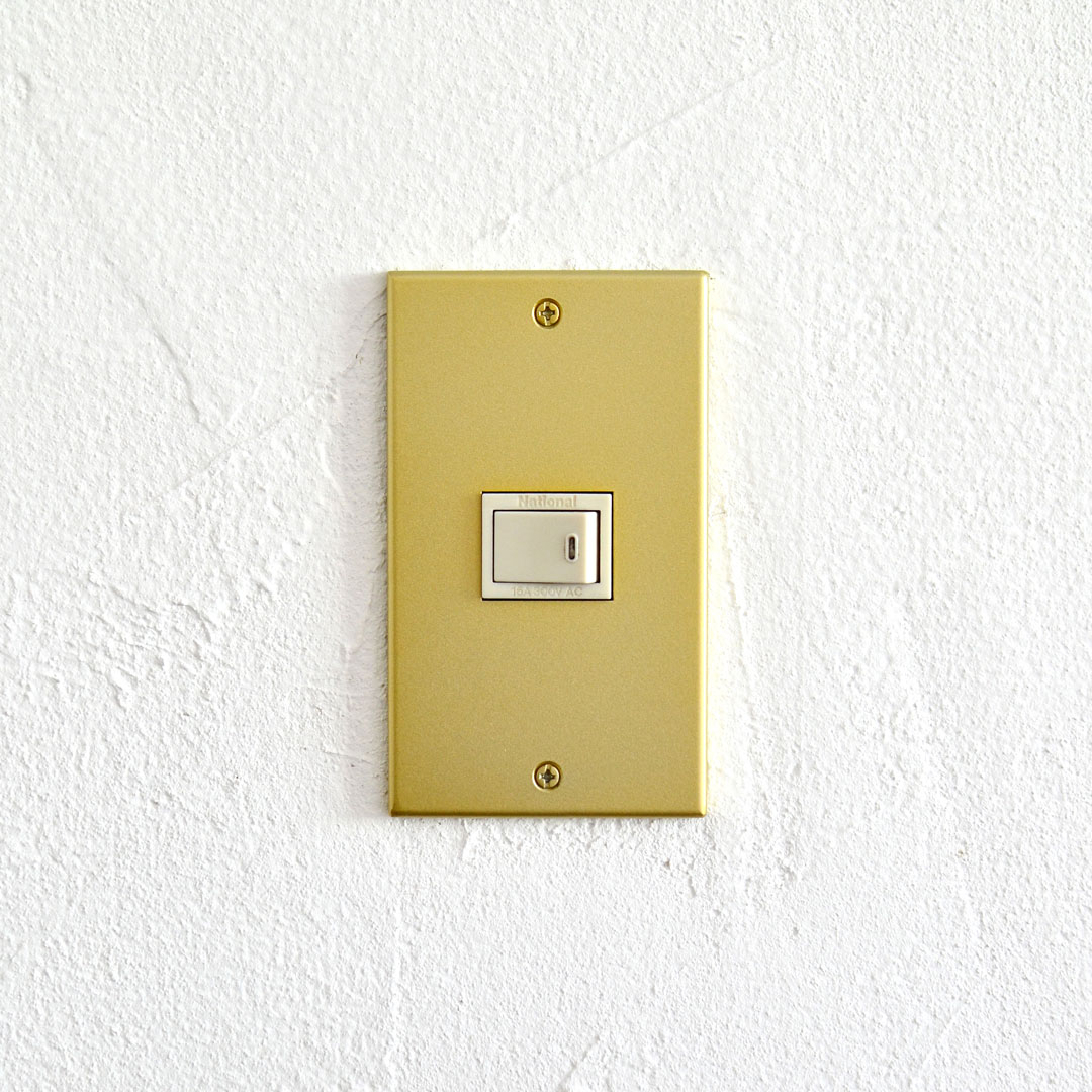 埼玉県吉川市 金属加工の町工場 有限会社山口製作所 オリジナル店舗デザイン什器・オブジェ｜電気用スイッチカバー