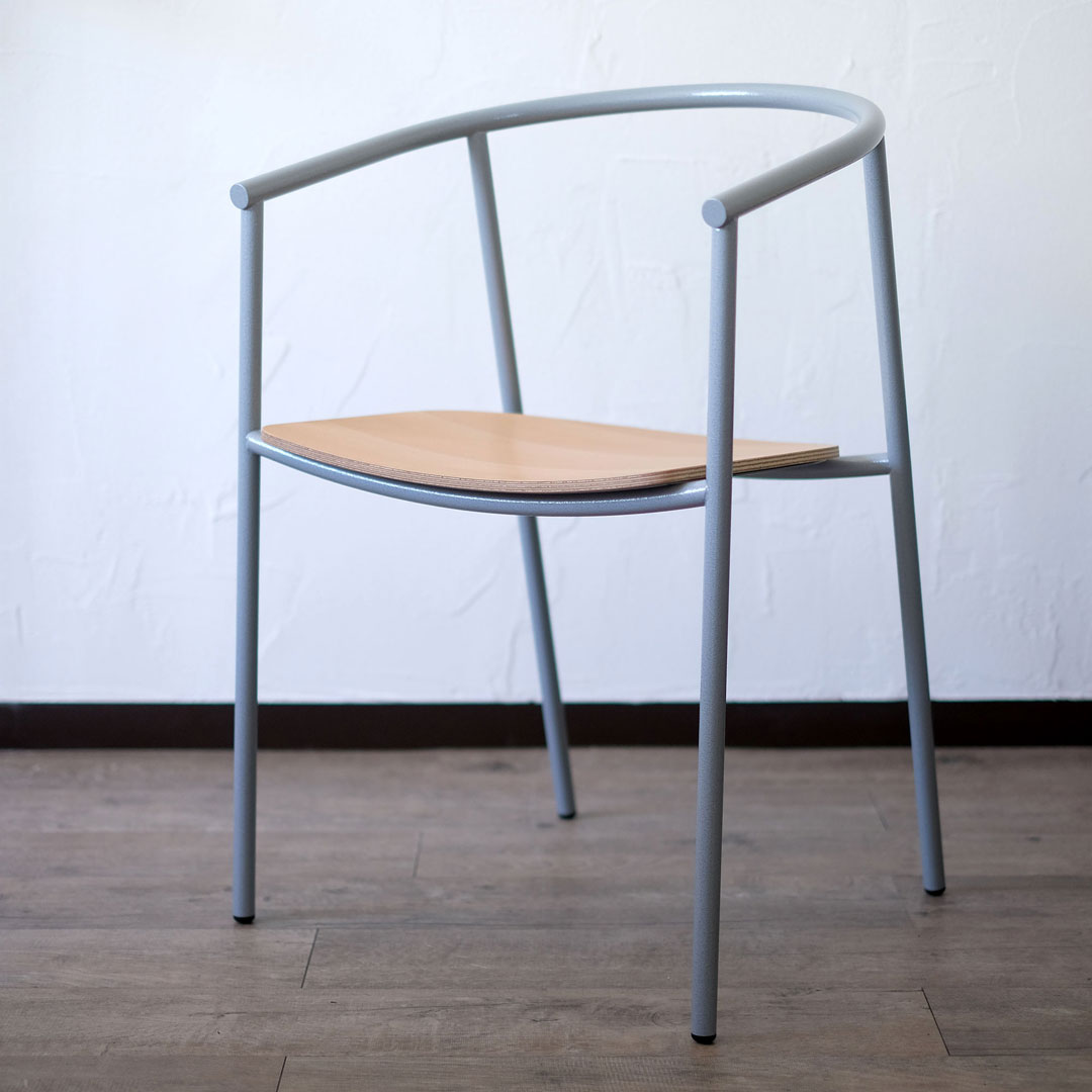 埼玉県吉川市 金属加工の町工場 有限会社山口製作所 オリジナル店舗デザイン什器・オブジェ｜鉄の椅子スチールパイプチェア